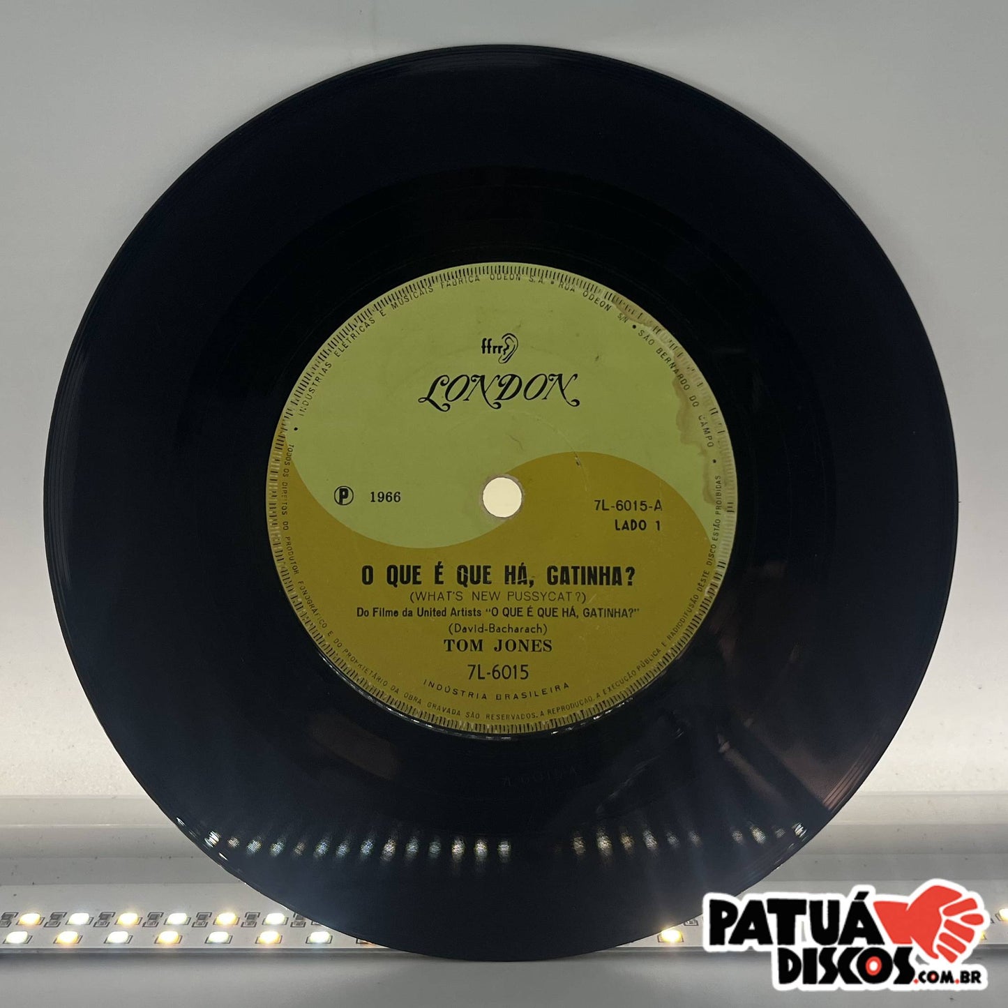 Tom Jones - What's Up, Kitten? = What's New Pussycat? - 7"