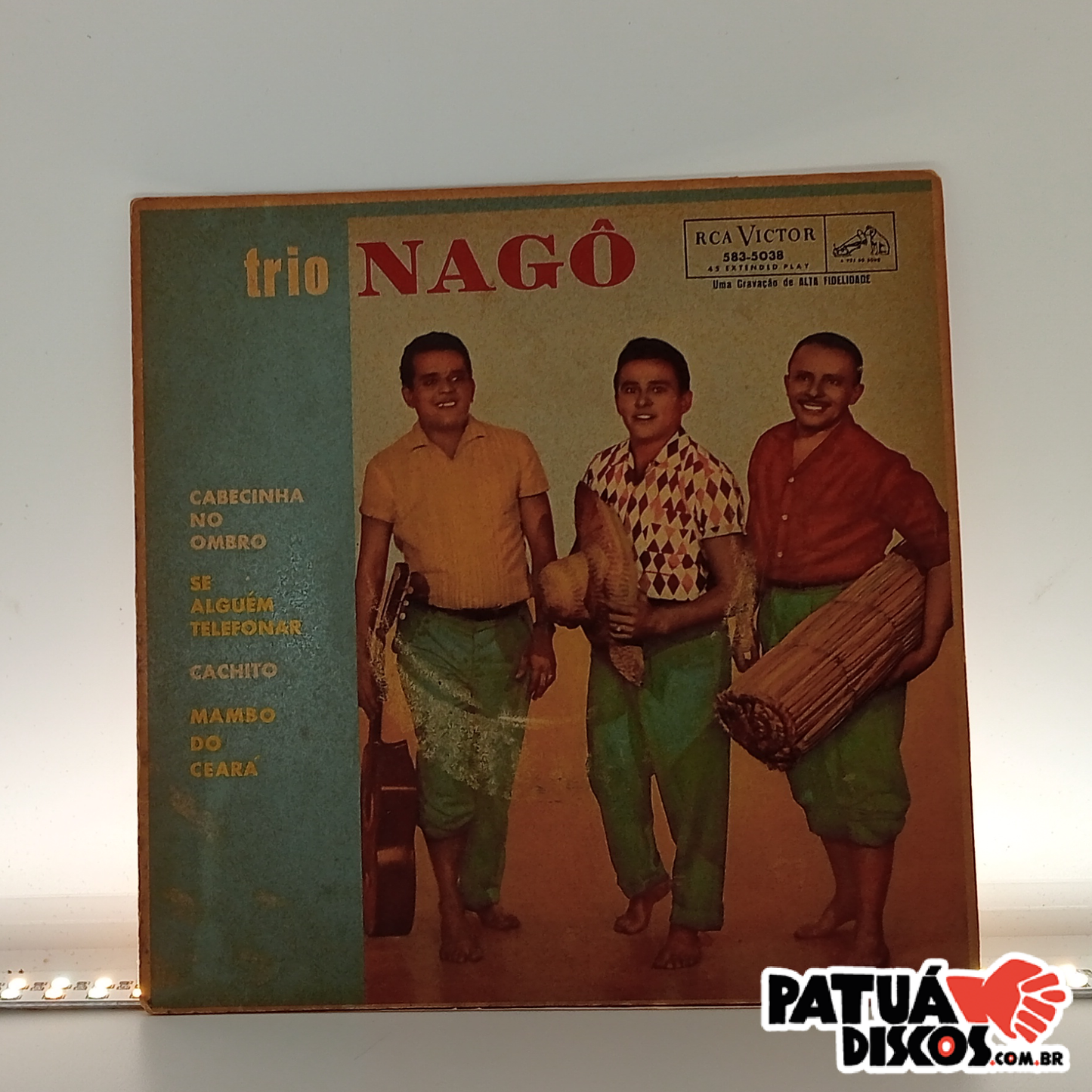 Trio Nagô - Cabecinha No Ombro / Se Alguém Telefonar / Cachito / Mambo do Ceará - 7"