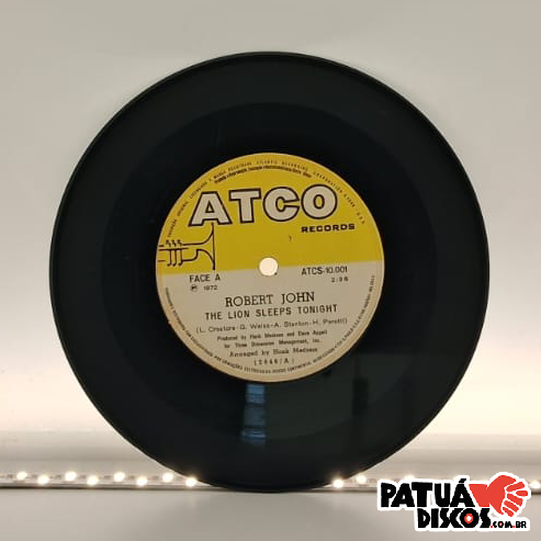 Robert John - The Lion Sleeps Tonight - 7"