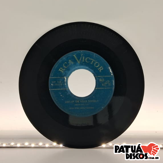 Glenn Miller And His Orchestra - An Album Of Outstanding Arrangements (Disco 1) - 7"