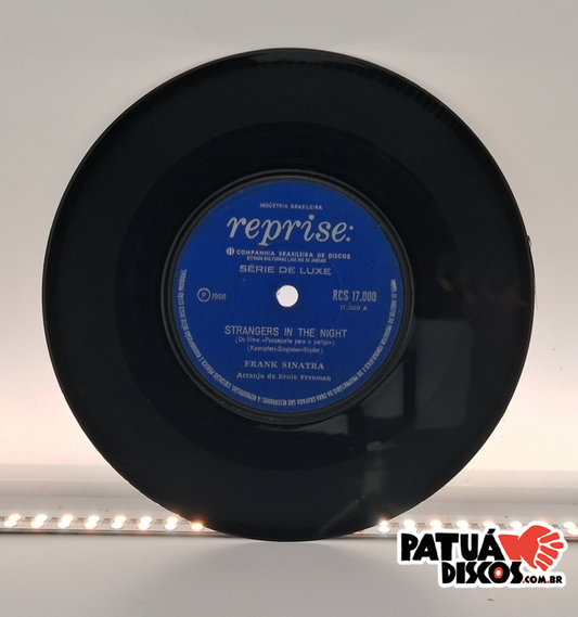 Frank Sinatra - Strangers In The Night - 7"