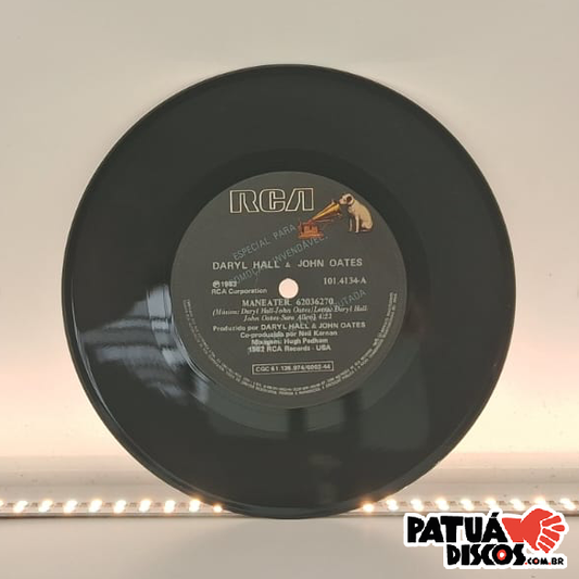 Daryl Hall + John Oates - Maneater - 7"